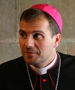 El obispo de Solsona amonesta a tres jvenes por ir con minifalda a recibir la confirmacin