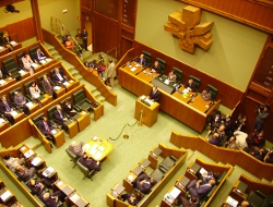 El parlamento vasco rechaza una propuesta para eliminar beneficios fiscales a la Iglesia y otras confesiones religiosas