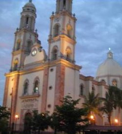 Ataque vandlico contra la Catedral Baslica de Nuestra Seora del Rosario en Sinaloa