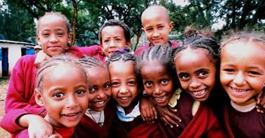 Etiopa: nios se convierten en pequeos misioneros y reparten Biblias en lengua oromo