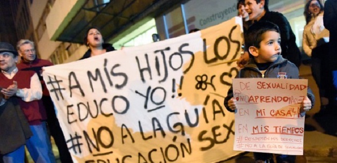 Uruguay se moviliza contra la imposición de la ideología de género