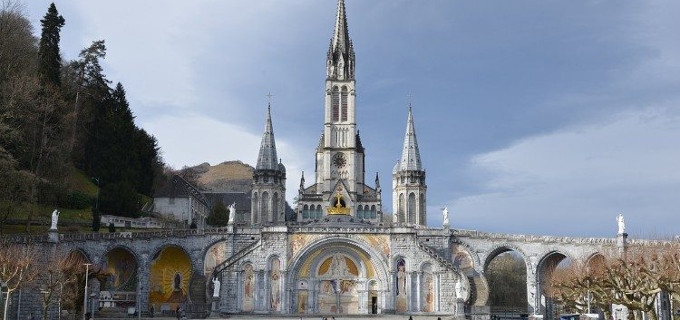 El Santuario de Lourdes cierra por el coronavirus las piscinas donde se baan los enfermos