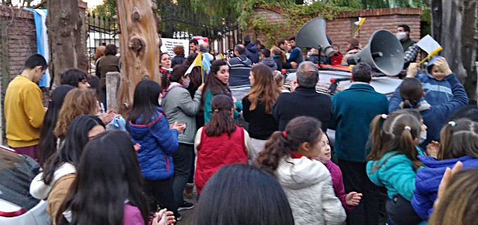 Centenares de fieles de la dicesis argentina de San Rafael reivindican su derecho a comulgar en la boca
