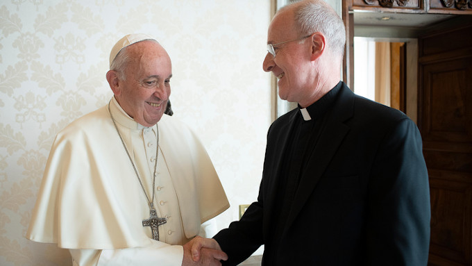 Francisco asegura que en el Vaticano «hay un aire de mariconeo»