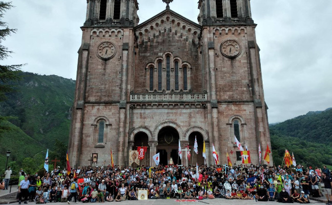 Segunda edicin de la peregrinacin a Covadonga, al estilo de la de Chartres, Nuestra Seora de la Cristiandad