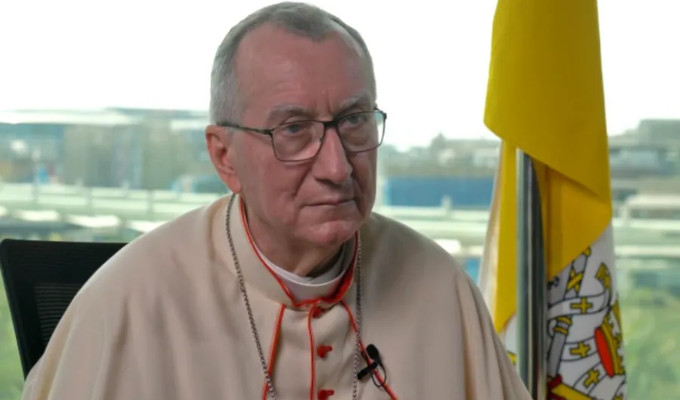El cardenal Parolin considera terrible que otros pases enven armas a Ucrania