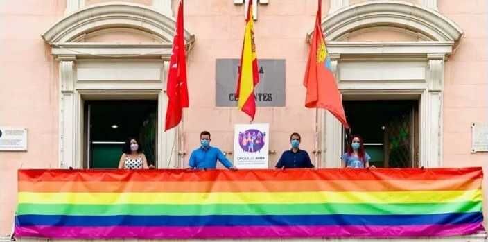 EL TSJ de Castilla y León condena la colocación de la bandera LGTBI por parte de la Diputación de Valladolid