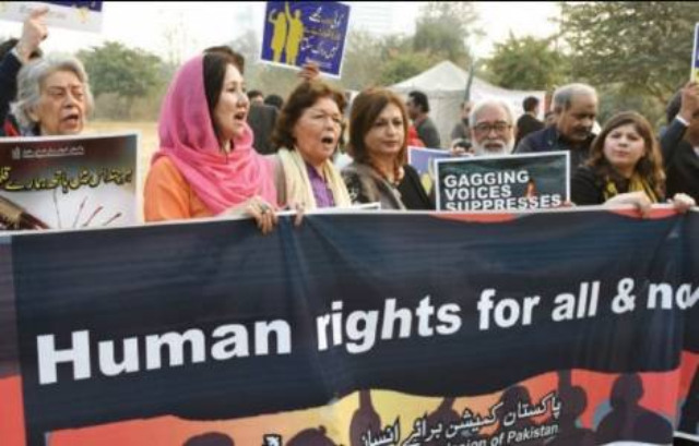 Libertad bajo fianza para tres cristianos acusados de blasfemia en Pakistn