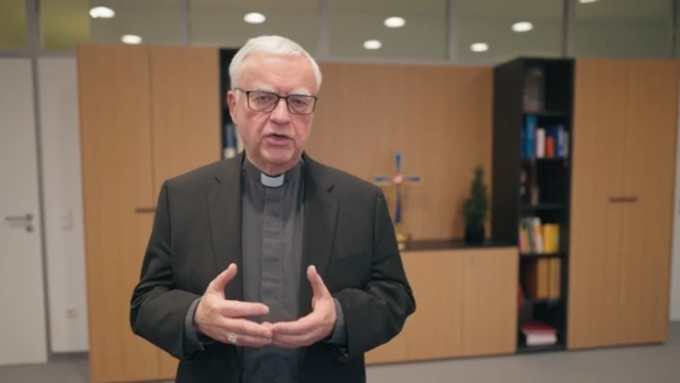 El arzobispo de Berlín se basa en Amoris Laetitia para no prohibir la bendición de parejas no casadas por la Iglesia
