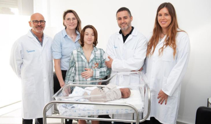 Nace en Palma de Mallorca el primer bebé gestado en Europa en los vientres de dos mujeres