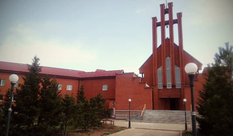 Arzobispo prohbe la bendicin de parejas en su archidicesis y corrige paulinamente al Papa