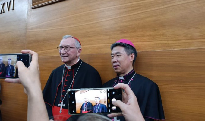 Parolin aboga por una presencia estable de la Santa Sede en China
