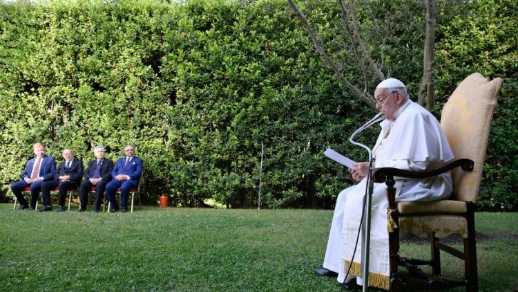 El Papa preside en los Jardines del Vaticano una oracin por la paz en Tierra Santa