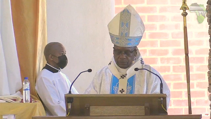 El arzobispo de Pretoria confirma que el Papa y el Snodo buscan crear una Iglesia diferente