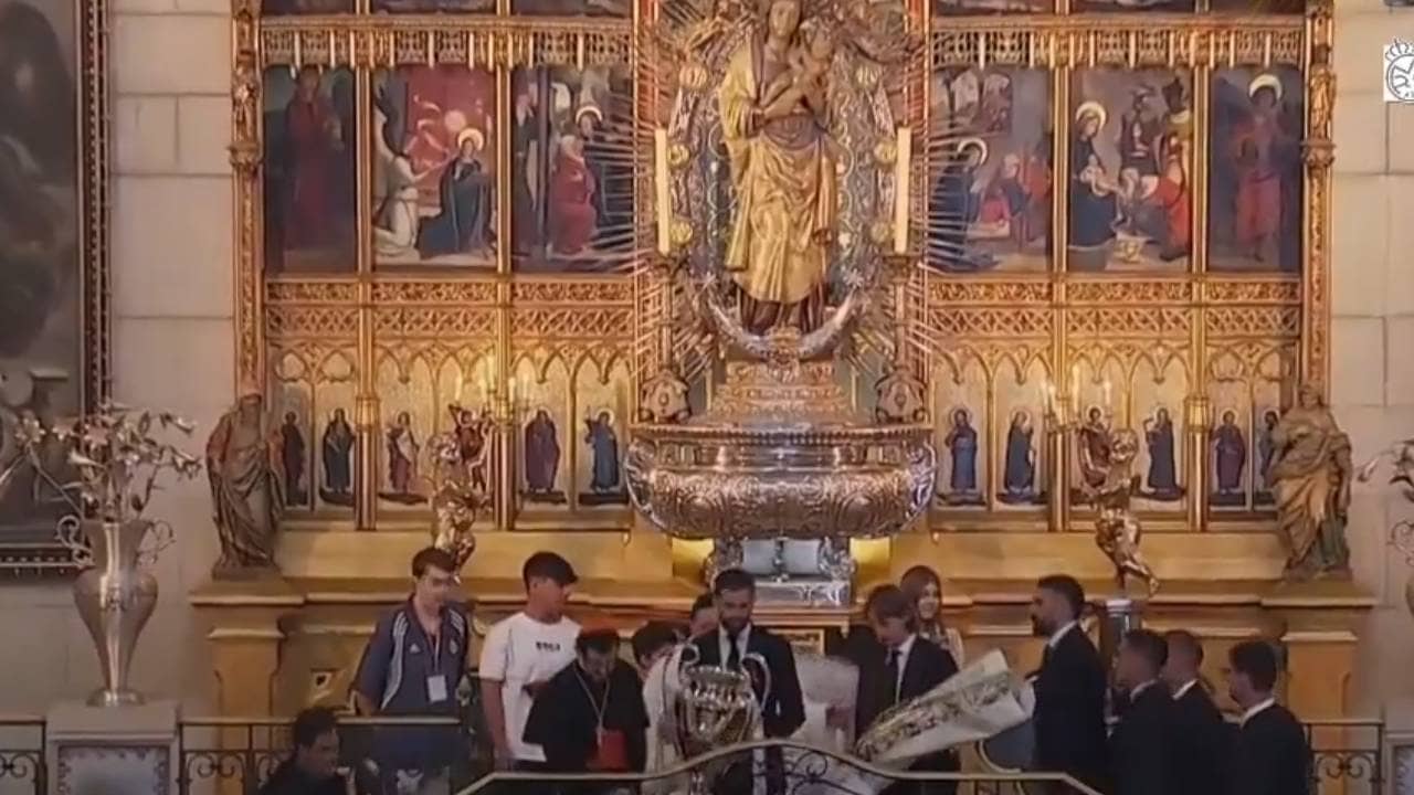 El Real Madrid ofrece la 15 Champions a la Virgen de la Almudena