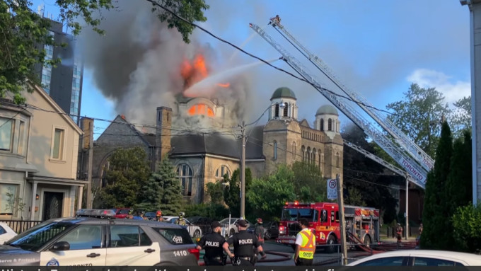Un incendio destruye la principal Iglesia anglicana en Toronto