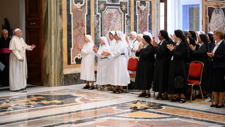 El Papa pide a los religiosos que recen por las vocaciones porque ese es su futuro
