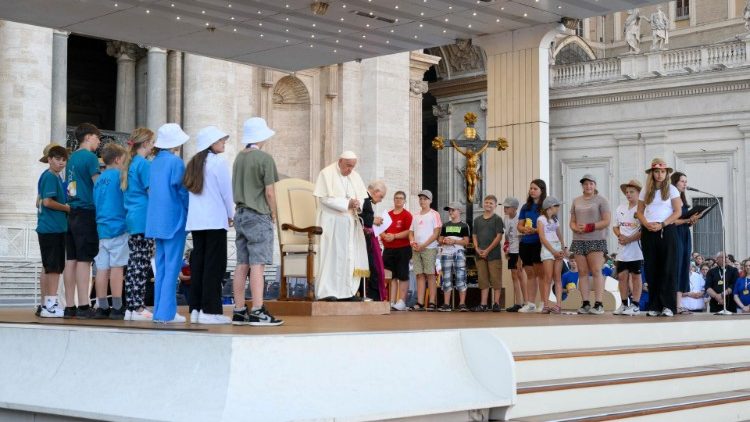 El Papa recibi en la Plaza de San Pedro a miles de monaguillos de varios pases