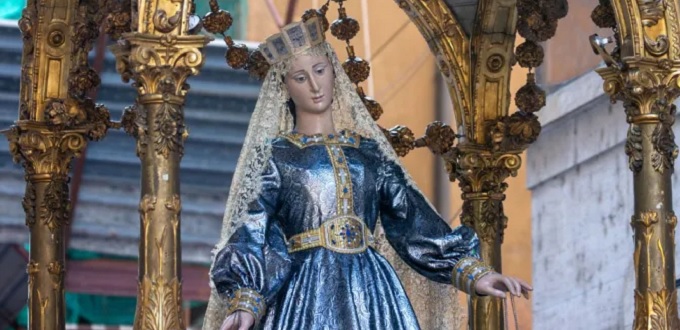 La solemne procesin de la Virgen del Carmen ilumina las calles de Roma