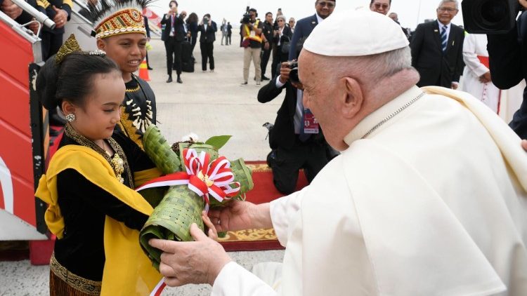 El Papa ya est en Indonesia