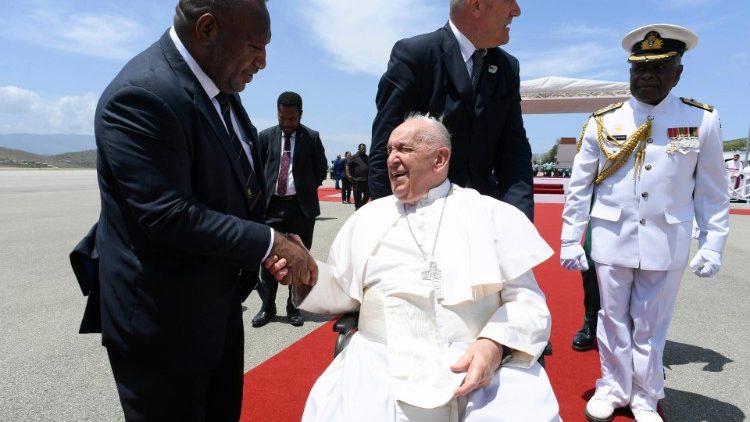 El Papa se despide de Papa Nueva Guinea exhortando a los jvenes a aprender el lenguaje del amor