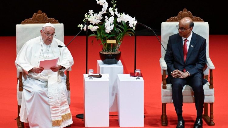 El Papa llega a Singapur y se reunir hoy con los jesuitas del pas