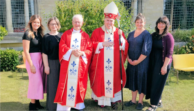 Se ordena sacerdote a los 78 aos un acadmico que fue profesor anglicano en Cambridge