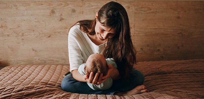 Una madre rechaza el aborto tras ver un modelo fetal de un beb nonato de 8 semanas