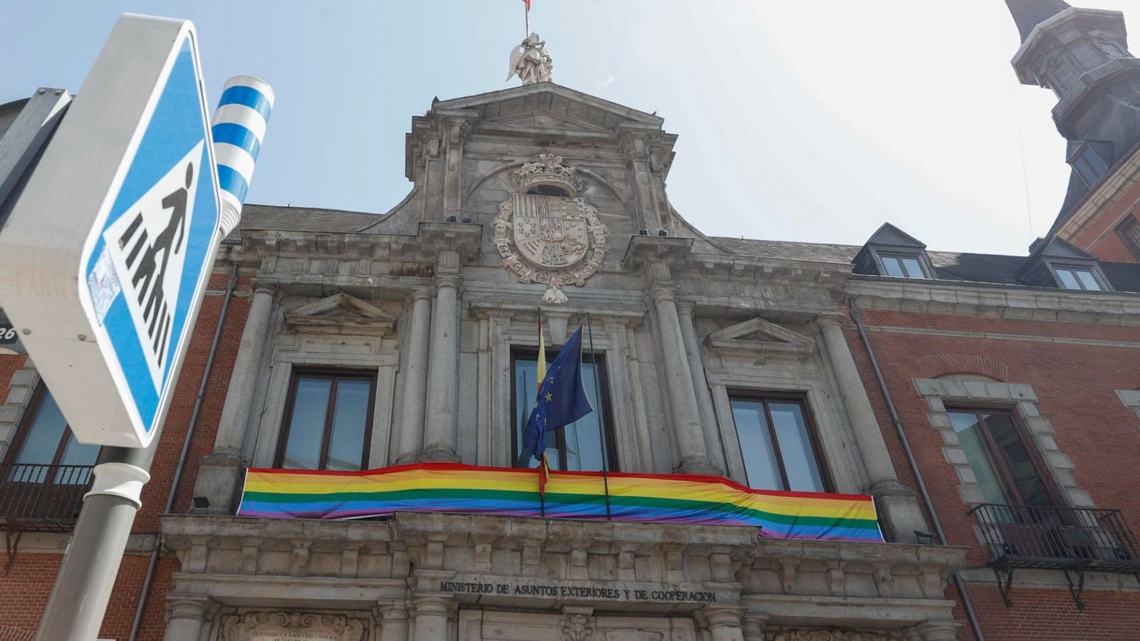 El Supremo avala la exhibicin de la bandera LGTBI en edificios pblicos de Espaa