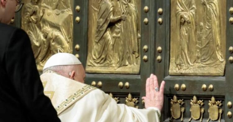 El Papa abri la Puerta Santa dando inicio al Ao Santo de la esperanza