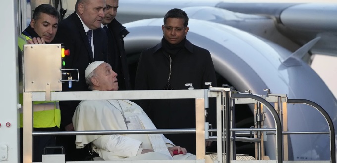 El papa Francisco hace la primera visita papal a Crcega