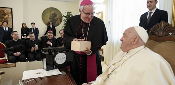 Mons. Saiz Meneses: El Papa entiende muy bien la piedad popular, porque la ha vivido