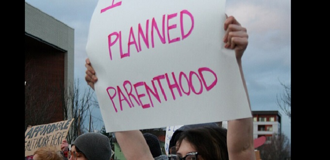 Decenas de exmiembros del personal dicen que Planned Parenthood es horrible