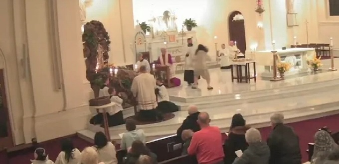 Atacan a un sacerdote durante liturgia de sanacin en Catedral de Nuestra Seora de Lourdes