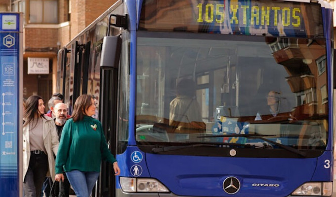 La CEE vuelve a pasear gente en autobs en su campaa para marcar la X en la Renta