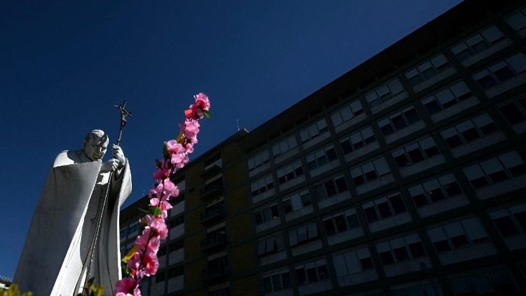 Sigue la lenta recuperacin del Papa Francisco