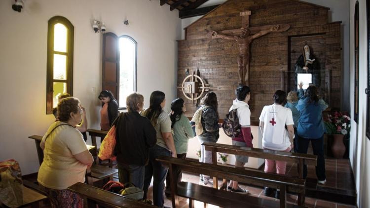 El cardenal Bokalic aprueba la constitucin del primer santuario de Mama Antula