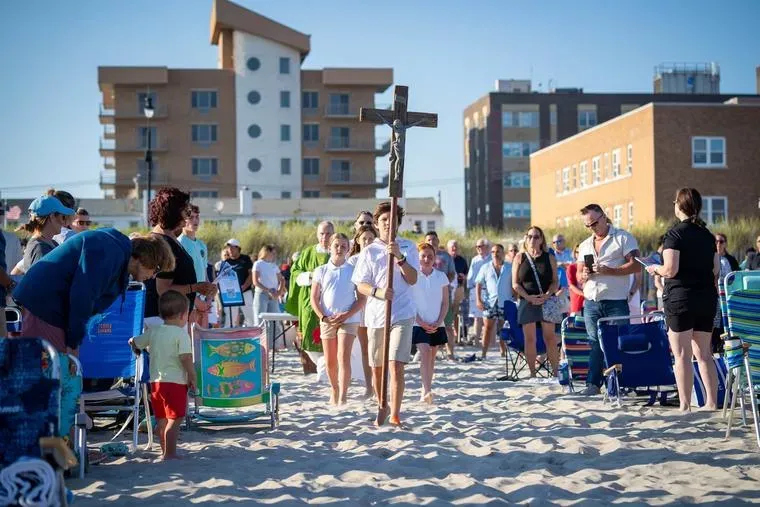 Misa el 6 de julio | © Joseph Ciorra / Beach Catholic Misa el 6 de julio | © Joseph Ciorra / Beach Catholic