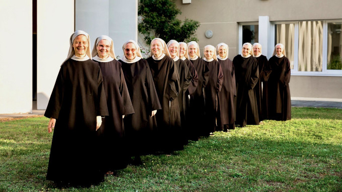 El Monasterio de Bouzy-la-Forêt y su famosa agua de esmeralda El Monasterio de Bouzy-la-Forêt y su famosa agua de esmeralda