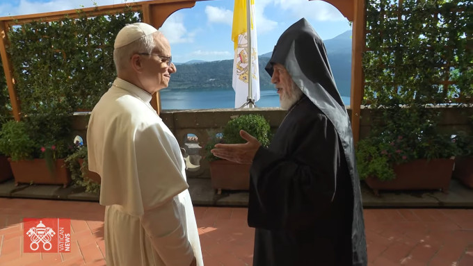 El Papa recibe al Catholicos de los armenios en Castel Gandolfo