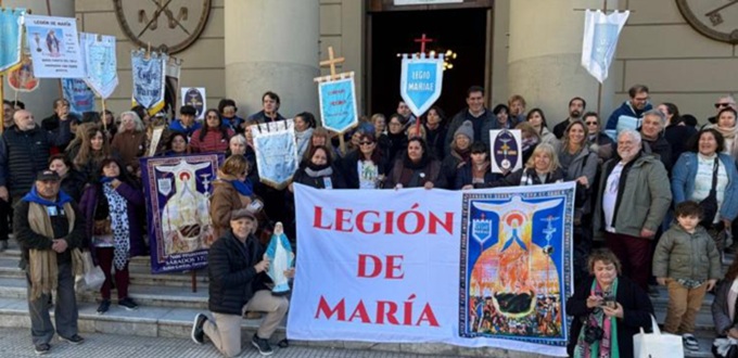 Procesión y misa en Buenos Aires por el aniversario de la Legión de María Procesión y misa en Buenos Aires por el aniversario de la Legión de María
