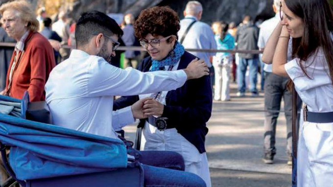 El Santuario de Lourdes renueva sus icnicos carros azules