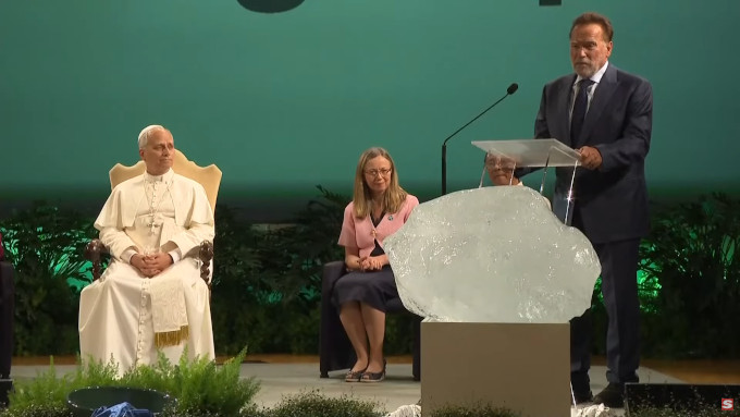Schwarzenegger elogia al Papa como hroe de accin en una conferencia sobre justicia climtica