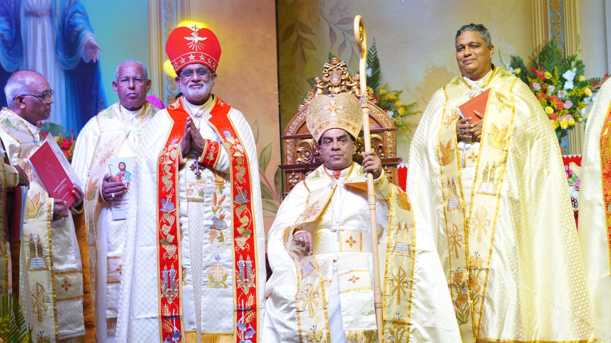 Poltico indio elogia a catlicos porque no se dedican a convertir