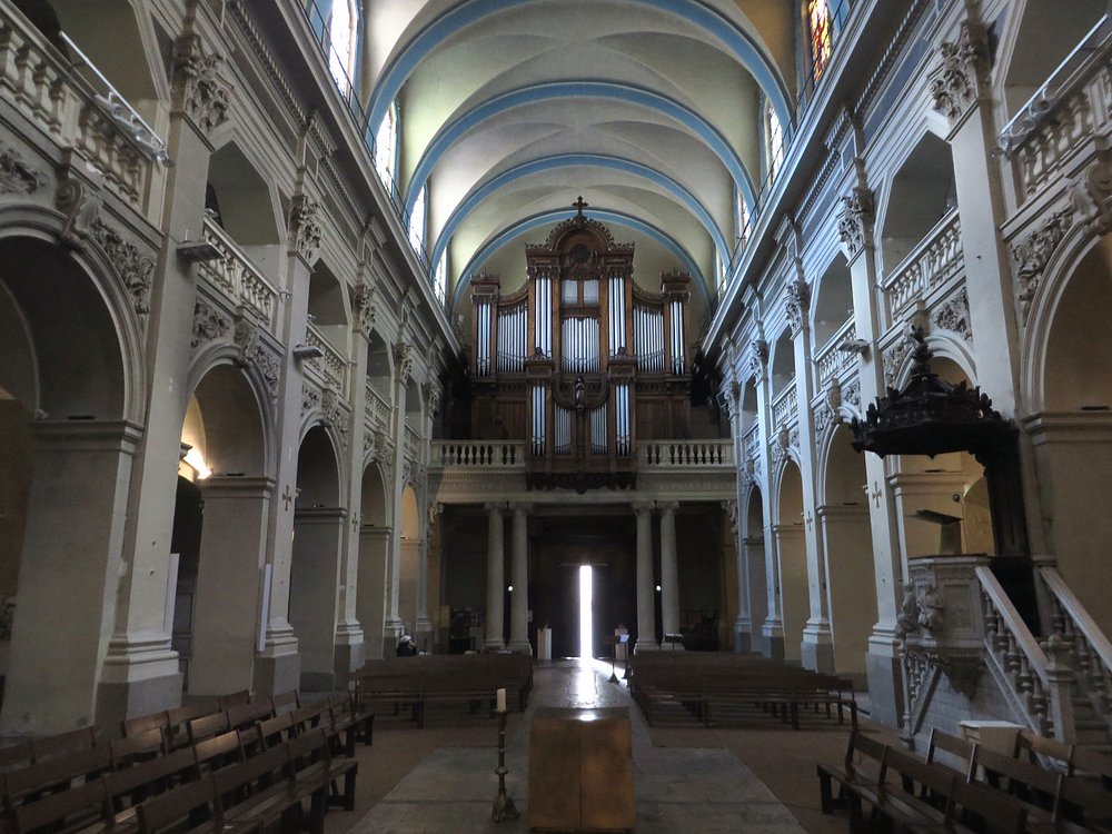 Arzobispo de Lin cede ante la invasin de una de sus iglesias