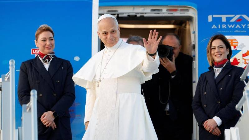 Len XIV inicia su primer viaje apostlico hacia Turqua y Lbano