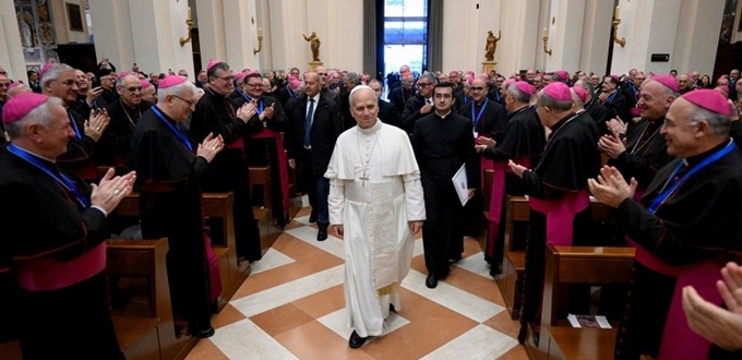 Estamos llamados a mirar a Jess, exhort el Papa a los obispos italianos