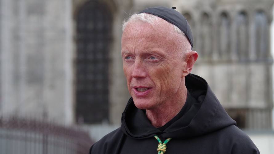 Le Barroux traslada su carisma y liturgia tradicional a la hist�rica Abad�a de Bellefontaine