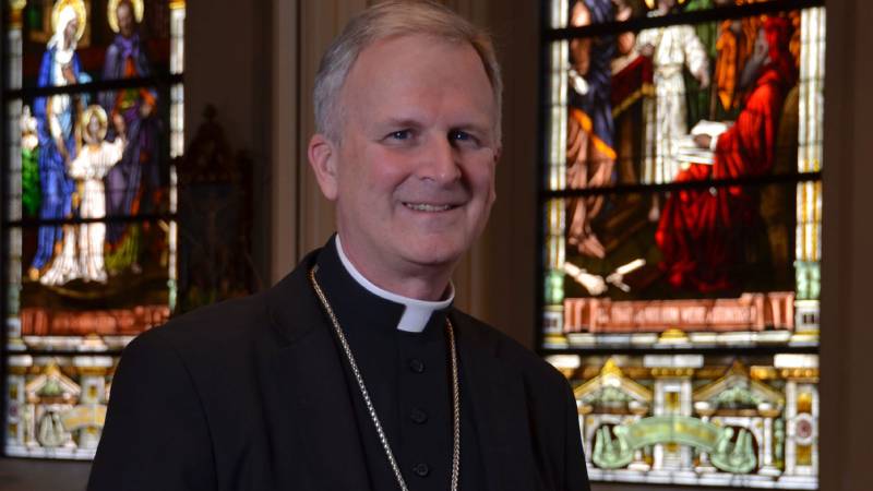 Mons. James V. Johnston: �Dedica tiempo a estar en silencio en la presencia del Se�or. Acude a la Adoraci�n�