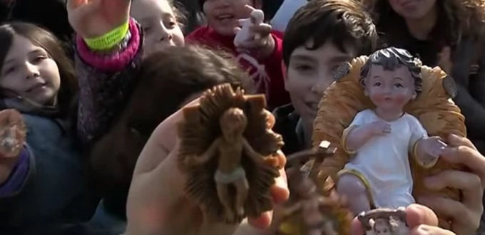 Le�n XIV bendice 1.500 im�genes del Ni�o Jes�s y pide rezar por la paz de todos los ni�os del mundo